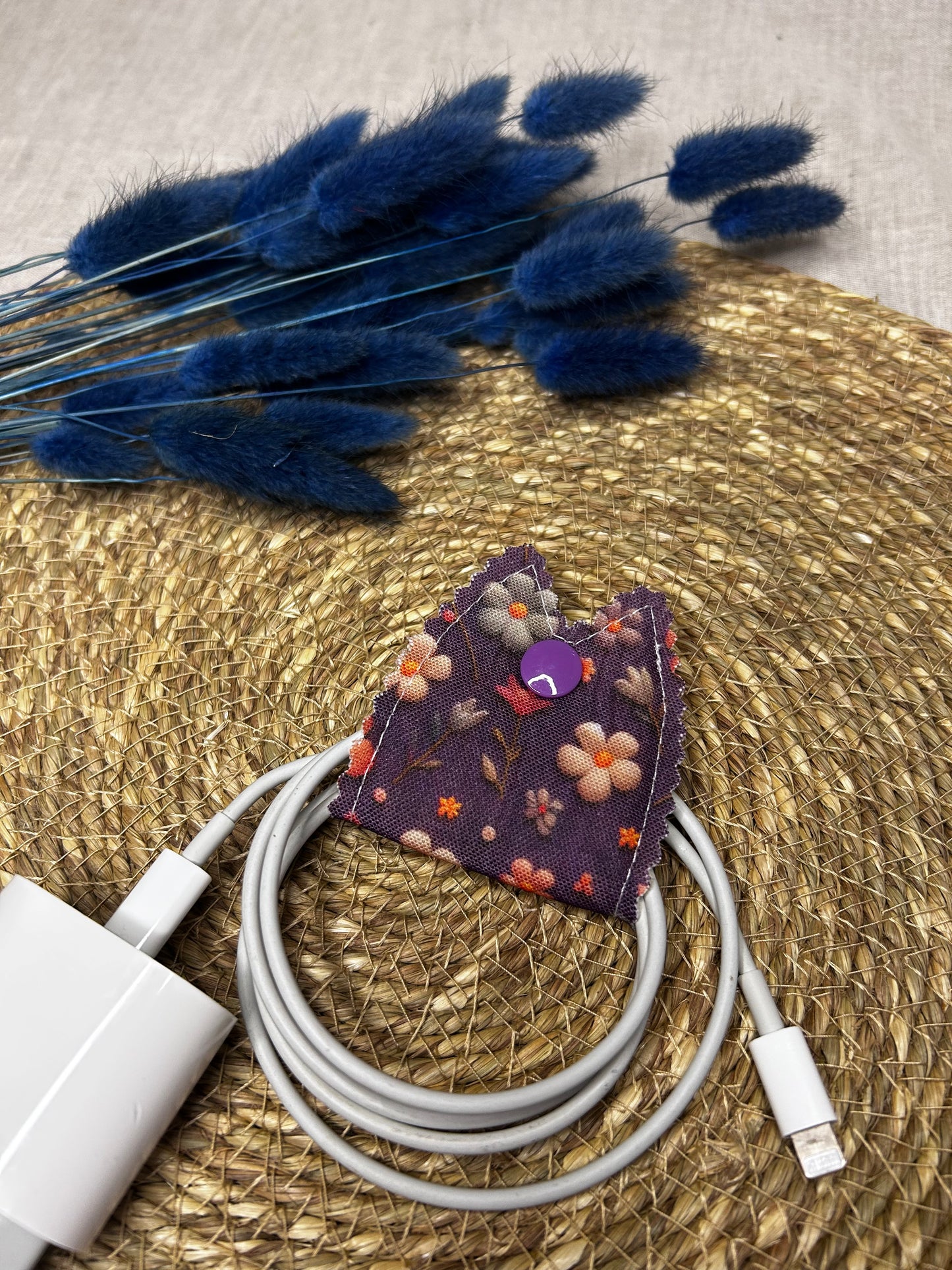 Porta cables Flor morada