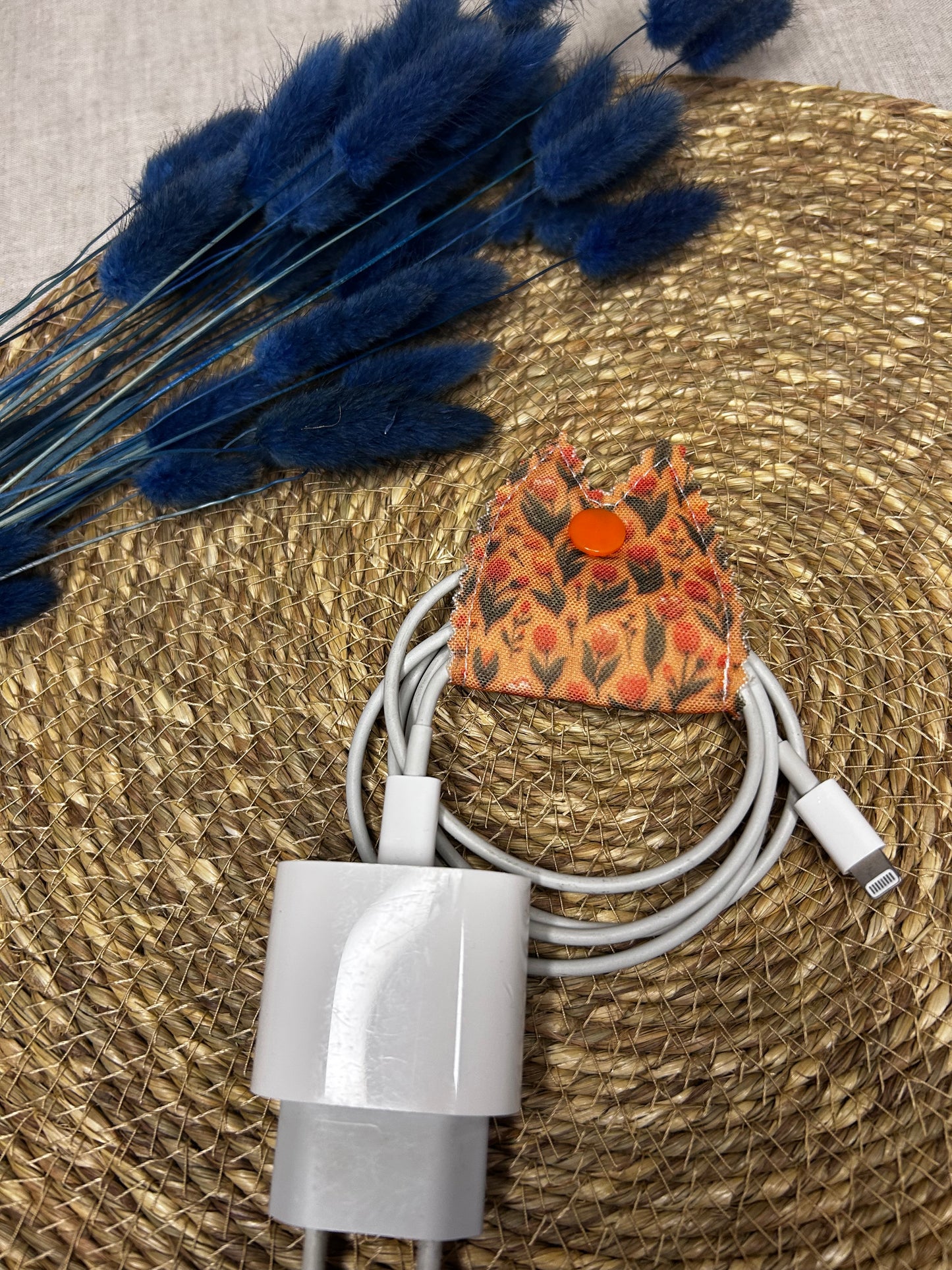 Porta cables Flor naranja